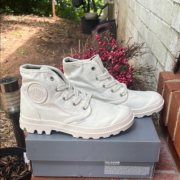 🆕. Palladium Star White Canvas High-Tops - Picture 2 of 4